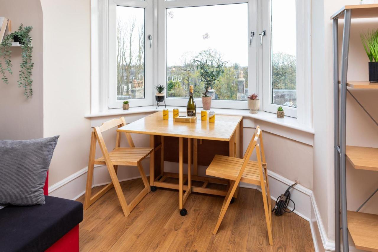 Modern Free Parking Apartment Aberdeen